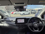 フロントガラスが大きいので、視界が広く感じられます!安心して運転することができますね!
