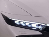 【LEDヘッドランプ】・・・消費電力の少ないLEDヘッドランプ。点灯してすぐに最大光量を発揮するのでトンネルなど周囲が急に暗くなった場合でも安心。