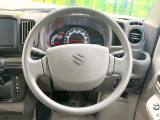 インテリアに合わせたデザインのステアリングは、運転される方のことも考え、運転しやすい形状、大きさです。是非一度、実際に触ってお確かめください。