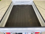 積み下ろしのしやすいデッキにはたっぷりと荷物を積み込んでいただけます。遊びから仕事まで、様々なシーンで頼れます♪