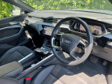 Audiのインテリアはエクステリア同様、優れたデザイン性とクオリティ、そして機能性を兼ね備えております。