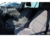 (運転席助手席)安全装備をオプションで追加するのは日本的発想。フォルクスワーゲン車はサイドエアバッグを全車標準で装備しております。