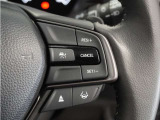 【アダプティブクルーズコントロール】予め設定した車速内でクルマが自動的に加減速。前走車との適切な車間距離を維持しながら追従走行します。【LKAS】車線維持支援システムでステアリング操作を支援。