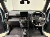 美しいデザインの運転席空に加えてUV&IRカット機能付きフロントガラスの面積や位置取りが良く、前方・右前・左前方向の視認性がいいですよ!
