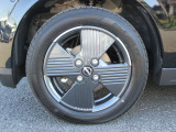 足元は純正14インチアルミホイール装着です