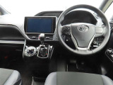 ぜひ展示車の運転席に座ってみてください。