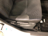 痛みの出やすい運転席シートの角、フロアマット、座面、ともに良好です
