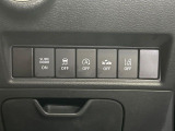 【アイドリングストップ】赤信号や渋滞で停車した際にエンジンを停止し、無駄な燃料の消費を抑えます。燃費向上や環境保護につなげる機能♪エンジンはブレーキを離せば再始動します。