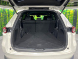 【パワーバックドア】スマートキーや運転席のボタンを押すだけでリアゲートが自動で開閉します!荷物を持っている時や、高い位置にあるバックドアを閉める際に便利な機能です♪