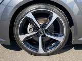 Audiの代名詞とも言えるフルタイム4WD「クワトロ」は4つの足(タイヤ)がそれぞれ路面をしっかりとつかむ様子をヤモリになぞらえ、「ゲッコー」をシンボルキャラクターとしています。