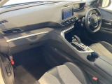 内装クリーニングも施しております。内装の綺麗なお車は気持ちが良くオススメさせていただく1つのポイントになっております。