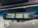 【デジタルインナーミラー】後席の大きな荷物や同乗者で後方が確認しづらい時でも安心!カメラが撮影した車両後方の映像をルームミラー内に表示。クリアな視界で状況の確認が可能です!