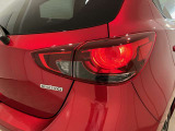 走り去るその姿をより一層印象深いものにする、LED内蔵型テールライトです。