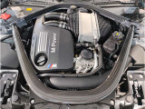 【BMWエンジン】革新的なガソリン・エンジン・テクノロジーによる高性能かつ高効率。レスポンスの良いパワーを発揮。常にスムーズな吸気を実現しアクセル開度にダイレクトに反応しドライビングを楽しく演出。