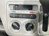 寒い冬も暑い夏も全席に快適な空調を届けてくれる、ダイヤル式エアコンを装備♪