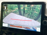【バックカメラ】駐車時に後方がリアルタイム映像で確認できます。大型商業施設や立体駐車場での駐車時や、夜間のバック時に大活躍!運転スキルに関わらず、今や必須となった装備のひとつです!