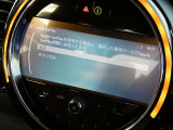 Apple CarPlay搭載!お持ちのiPhoneをナビに接続することによって、音楽を聴いたり、電話をかけたりすることができます!