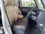 運転のしやすさや、乗り降りにも配慮した運転席。