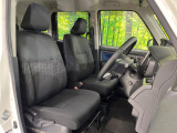 運転席まわりには十分なスペースがあり、大柄な方でもゆったり運転していただける環境です。