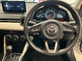 人間工学を駆使して設計された運転席は、ハンドルから手が届きやすい位置にスイッチ類が配置され、ロングドライブなども快適に楽しめます。