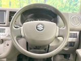 インテリアに合わせたデザインのステアリングは、運転される方のことも考え、運転しやすい形状、大きさです。是非一度、実際に触ってお確かめください。