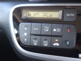 オートエアコンなので設定した温度で車内の温度を保ってくれます♪