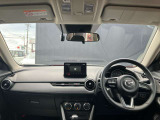 フロントピラーの位置を従来よりも後方にレイアウト。運転席からの視界の広がりを向上。車両の周囲の状況を、いち早く知ることで、安全に運行できます。