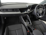 Audiのインテリアはエクステリア同様、優れたデザイン性とクオリティ、そして機能性を兼ね備えております。
