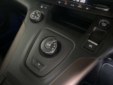 シフトレバーも操作性良く出来ています。運転縞柄ドライブモードを切り替え可能です。