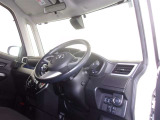 見通しのよいすっきりとした視界で、誰でも運転しやすいです。運転のしやすさは疲れにくさにも繋がりますよ♪