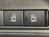 【両側パワースライドドア】スマートキーや運転席のスイッチで後席両側スライドドアの開閉が可能♪電動だから力を入れてドアを開ける必要が無く、小さなお子様でも簡単に開け閉めでき快適です♪