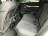 ホールド性が高く、ほどよく固いリアシートは長時間乗車も快適に過ごす事ができます。フリーダイヤルは0078-6002-942044まで!