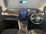 スッキリとまとめられた運転席周りで、運転を楽しくさせる内装です。まさにcockpitです!