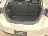 日常の使用に十分な広さの荷室です♪簡単な操作でシートアレンジもできます♪