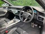 人間工学に基づいて設計されたシートは車のもっているドライビングフィールを存分にドライバーに伝えてくれるクオリティの高い仕上がりとなっています。