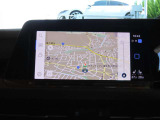 ディスカバーメディア搭載。「VW Connect」というeSIMが内蔵された画期的なシステムです。地図データなど自動で情報を更新することができるのが大きな魅力。なお、CD/DVDは廃止されてます