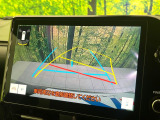 【バックカメラ】駐車時に後方がリアルタイム映像で確認できます。大型商業施設や立体駐車場での駐車時や、夜間のバック時に大活躍!運転スキルに関わらず、今や必須となった装備のひとつです!