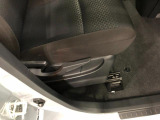 当店では、ご納車後、無料1ヶ月点検も全車についております!新しいお車にお乗りいただき、慣れない部分や気づいた点など、当社プロ整備士が責任を持って整備いたします!
