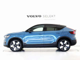 【C40 Recharge】クーペSUVスタイルを纏う、ボルボ初のピュアEVモデル。伝統的なスカンジナビアン・デザインを継承しながら、躍動感にあふれ優雅な雰囲気を身にまとう、新しい潮流を具現化したスタイリングです。