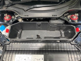 積み下ろしのしやすいデッキにはたっぷりと荷物を積み込んでいただけます。遊びから仕事まで、様々なシーンで頼れます♪
