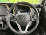インテリアに合わせたデザインのステアリングは、運転される方のことも考え、運転しやすい形状、大きさです。是非一度、実際に触ってお確かめください。