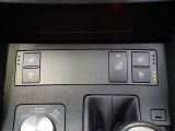 ハンドルヒーターも装備しており冬場の運転でもハンドルが温かくなりシートヒーター・シートベンチレーション付きで1年中快適です