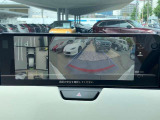360°ビューモニターでは、両サイドとフロント、バックカメラの合成で、あたかも上空から見下ろした様に周囲を確認して頂けます。駐車場だけでなく、T字路等でも活躍のアイテムです!