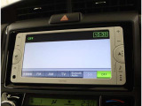 <Bluetooth>スマートフォンなどの機器と車をBluetoothで接続すると、ワイヤレスで音楽を再生できます。