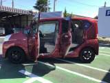 お支払い総額は、千葉県内でのお乗り出し価格になります(車庫証明取得費用・希望ナンバー・オプション費用は含まれておりません)。千葉県外のお客様には+11,000円別途
