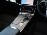 サーボトロニック付パワーステアリング…車速に応じて最適な重さになるパワーステアリングです。街中低速では軽く、高速ではしっかりとしたステアリングになります。
