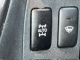 走行の安全性や運転性能を高めるため、走行状況に応じてFF走行と4WD走行を自動的に切り替えます。