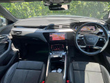 Audiのインテリアはエクステリア同様、優れたデザイン性とクオリティ、そして機能性を兼ね備えております。