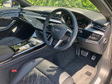 Audiのインテリアはエクステリア同様、優れたデザイン性とクオリティ、そして機能性を兼ね備えております。