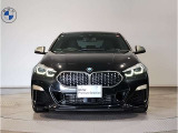 ☆BMWの代名詞とも言える【キドニーグリル】一目見ただけでBMW車であると認識できる確固たるアイコンとして存在感を放ちます☆